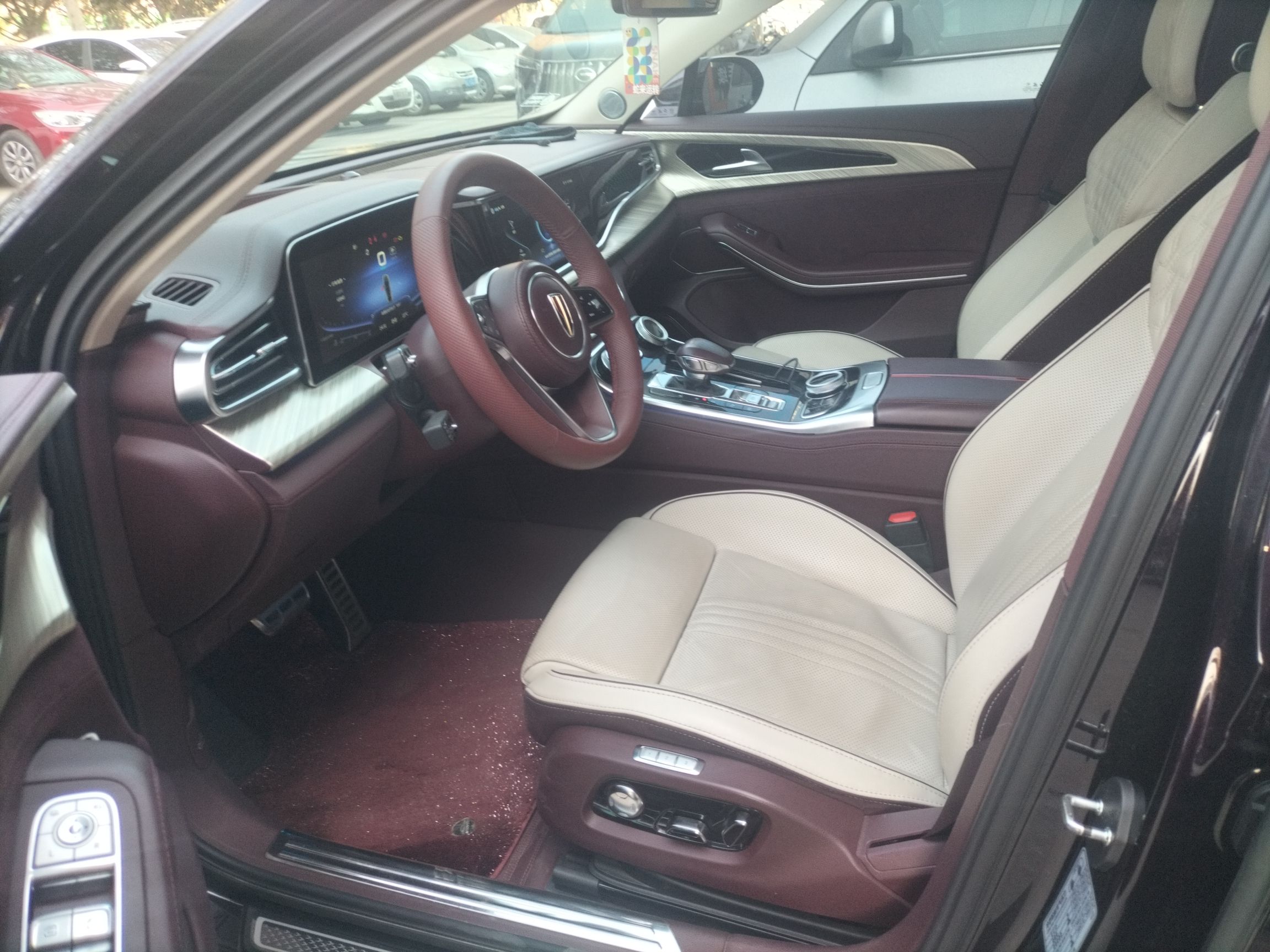 المقاعد الأمامية داخل السيارة