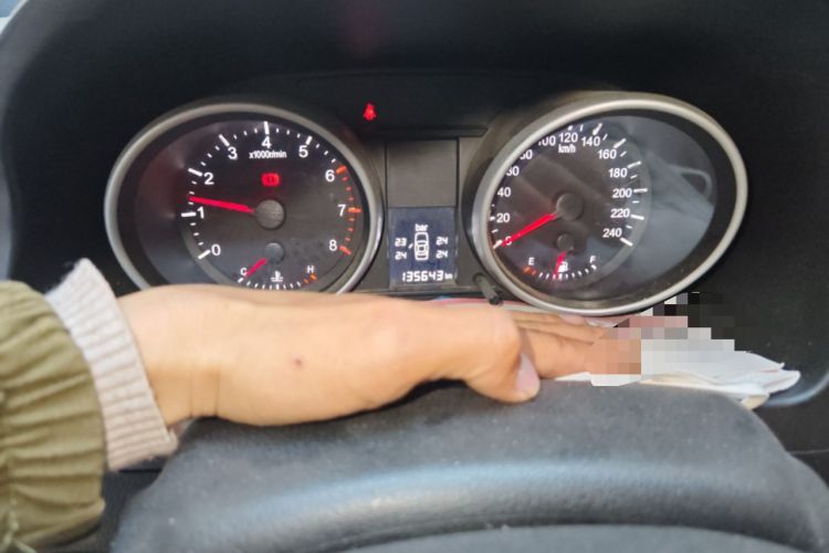 Used Haval H6 2011 2.0L Manual Two-Wheel Drive Elite Version Odometer Close Up