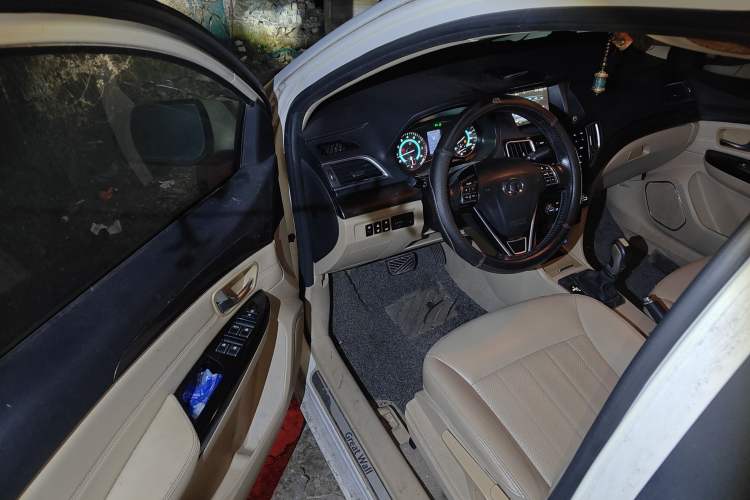 Used Great Wall C30 2015 1.5L AMT Luxury Model
