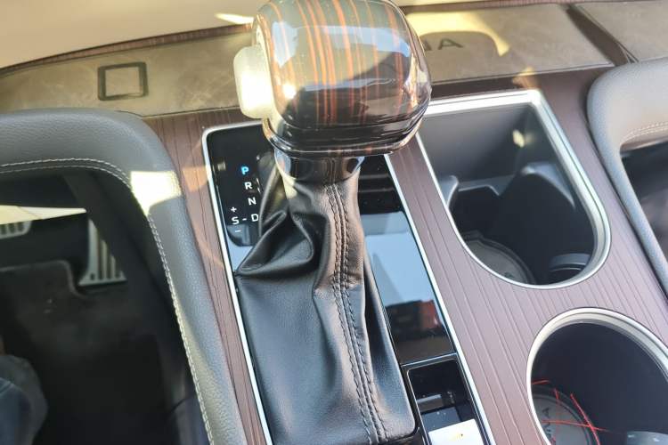 Used Toyota SIENNA 2023 2.5L Hybrid Comfort Edition Gear Lever