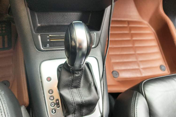 Used Volkswagen Tiguan 2013 1.8 TSI Automatic Two-Wheel Drive Comfort Edition Gear Lever
