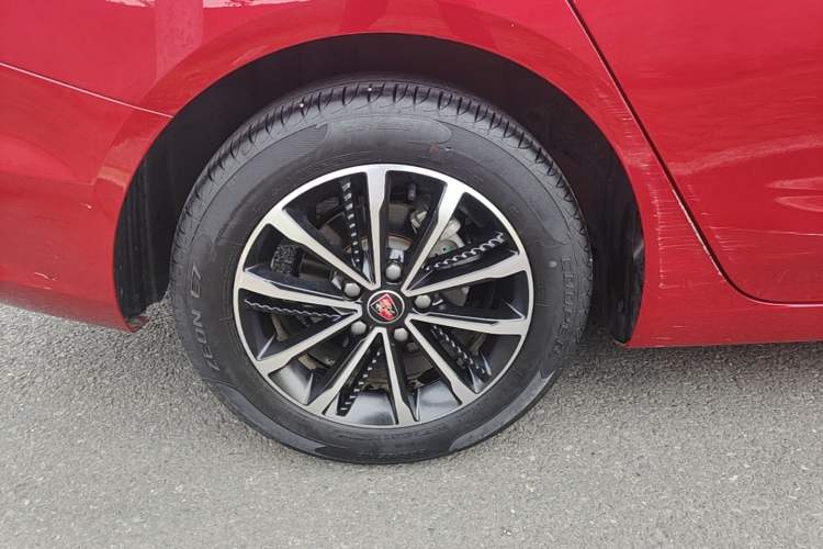 Used Roewe i5 2020 1.5L Automatic 4G Connect Luxury Flagship Edition Right Rear Wheel Hub