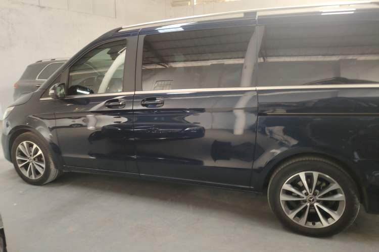 Used Mercedes-Benz V-Class 2021 V 260 Avantgarde Edition
