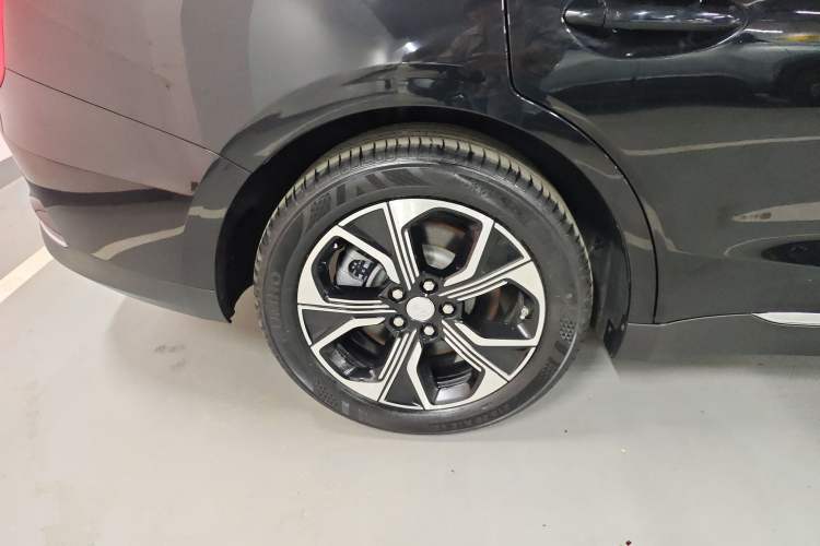 Used Hongqi E-QM5 2023 Revised Version Basic Travel Edition Right Rear Wheel Hub