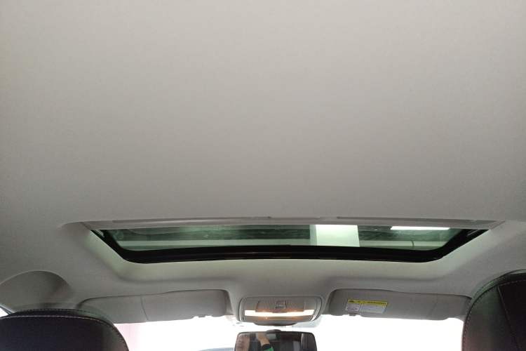 Used Roewe i5 2020 1.5L Automatic 4G Connect Luxury Flagship Edition Headliner