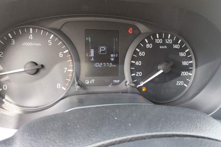 Used Nissan Navara 2017 2.5L Automatic 2WD Luxury Edition QR25
