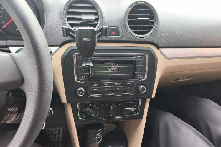 Used Volkswagen Jetta 2013 1.6L Manual Comfort Model Audio And AC Panel