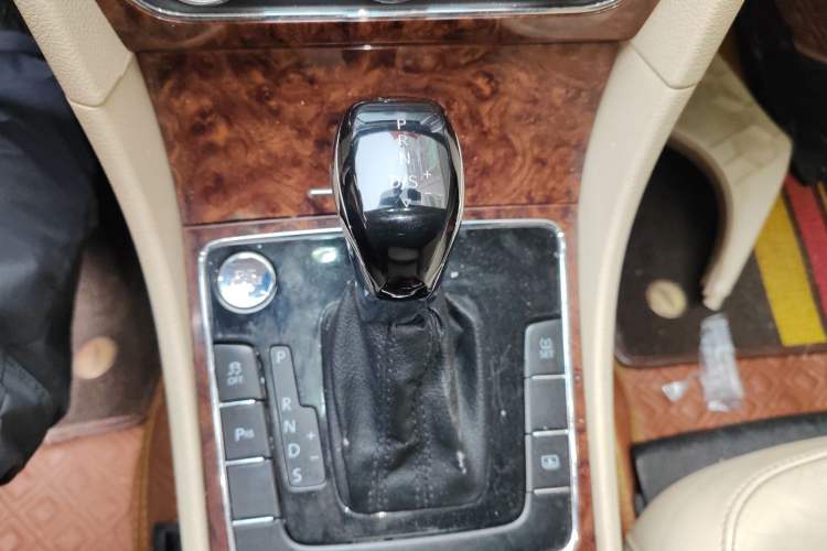 Used Volkswagen Passat 2013 1.8TSI DSG Prestige Edition Gear Lever