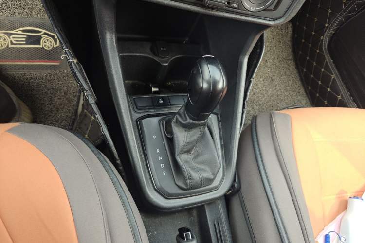 Used Volkswagen Santana 2019 1.5L Automatic Fashion Edition China VI Gear Lever