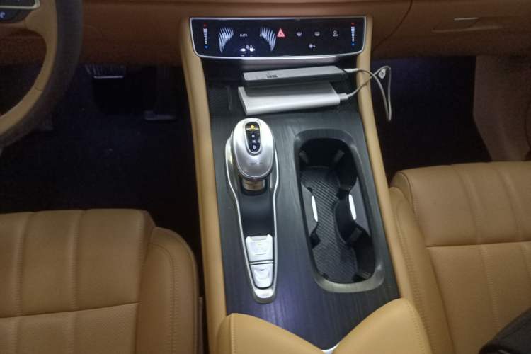 Used VOYAH Dream 2024 PHEV Extended-Range Premium Edition
