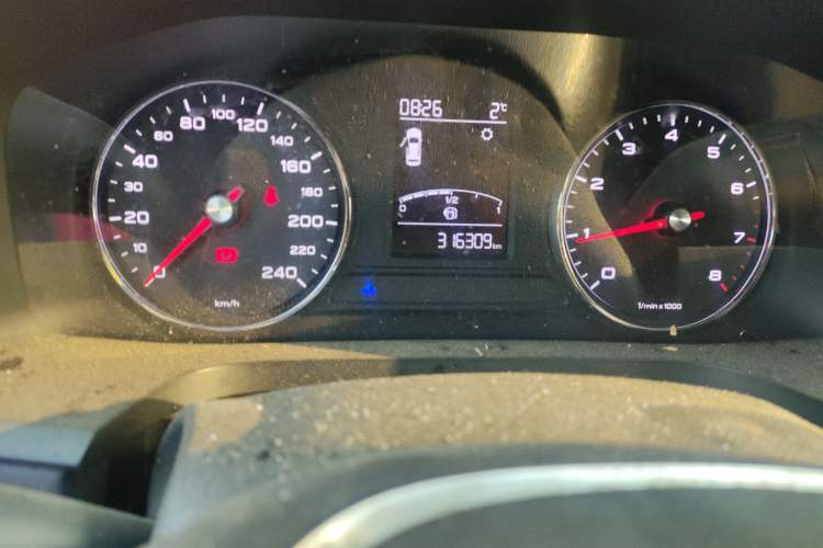 Used Roewe i6 2017 20T Manual Luxury Edition Odometer Close Up