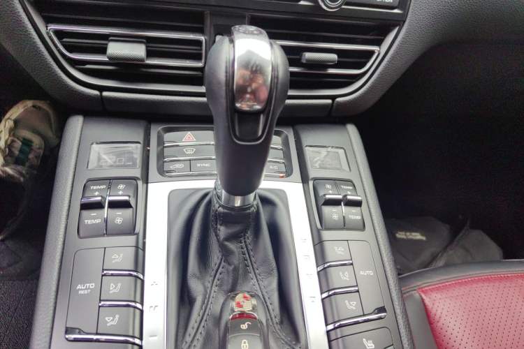 Used Porsche Macan 2018 Macan 2.0T Gear Lever