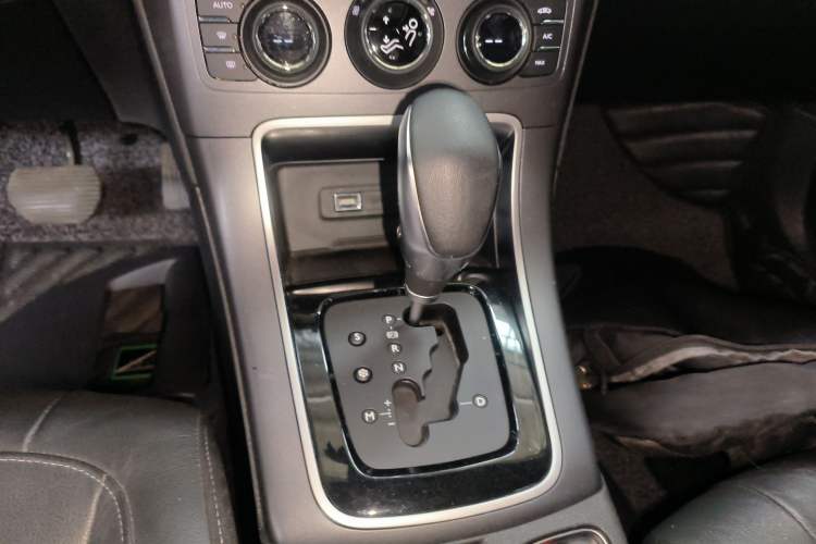 Used Citroen C4 Sega 2016 1.6L Automatic Luxury Model Gear Lever