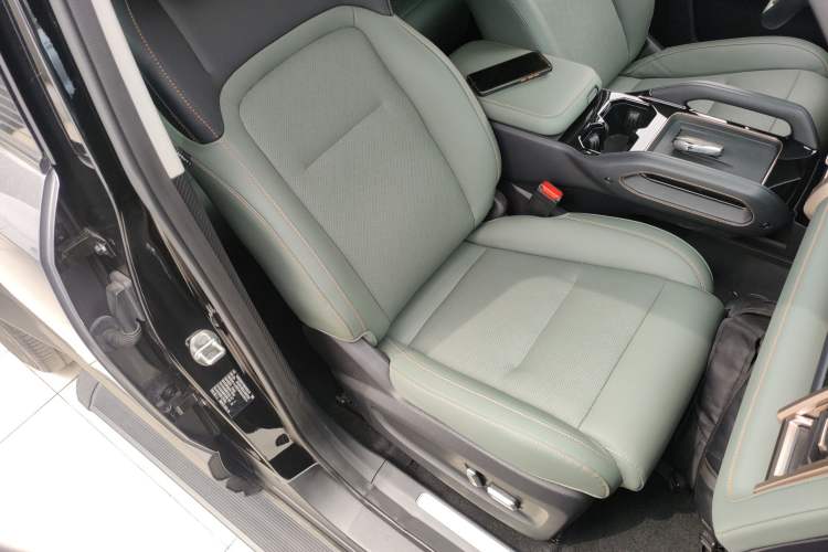 Used iCAR 03 2024 501km Two-Wheel Drive Long-Range Yuechao Edition Right Front Seat