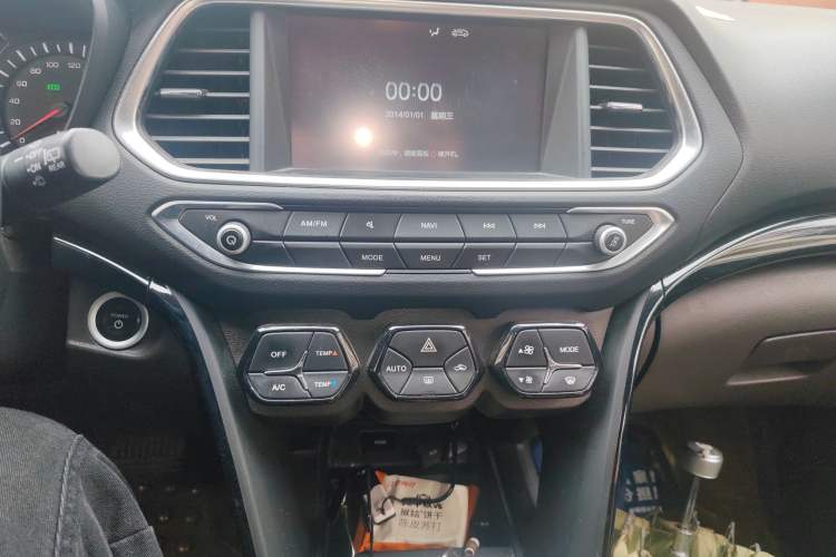 Used GAC Group Qizhi PHEV 2018 1.5L Smart Connect Luxury Edition Audio And AC Panel