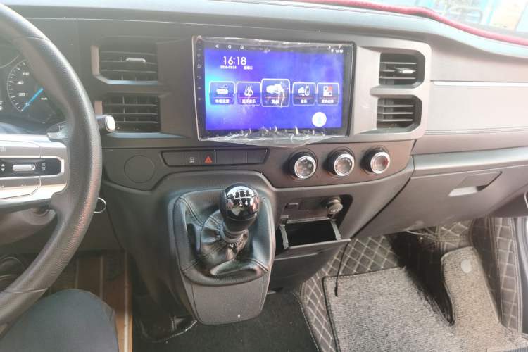 Used JMC Fushun 2022 2.0T Manual Multi-Function Passenger Vehicle Short Wheelbase Low Roof 6-Seater
