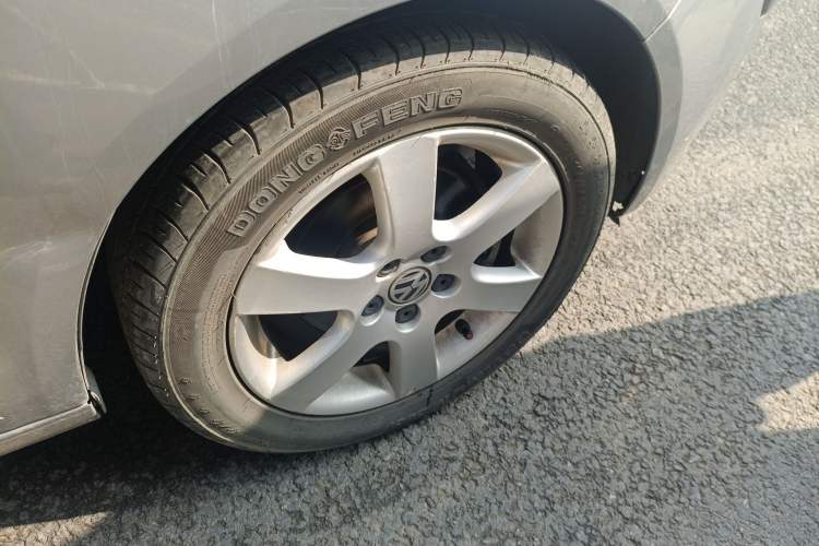 Used Volkswagen Polo 2009 Jingqu 1.4L Automatic Elegant Edition Right Front Wheel Hub