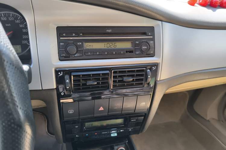 Used Volkswagen Santana Vista 2008 1.8L Manual Comfort Edition Audio And AC Panel