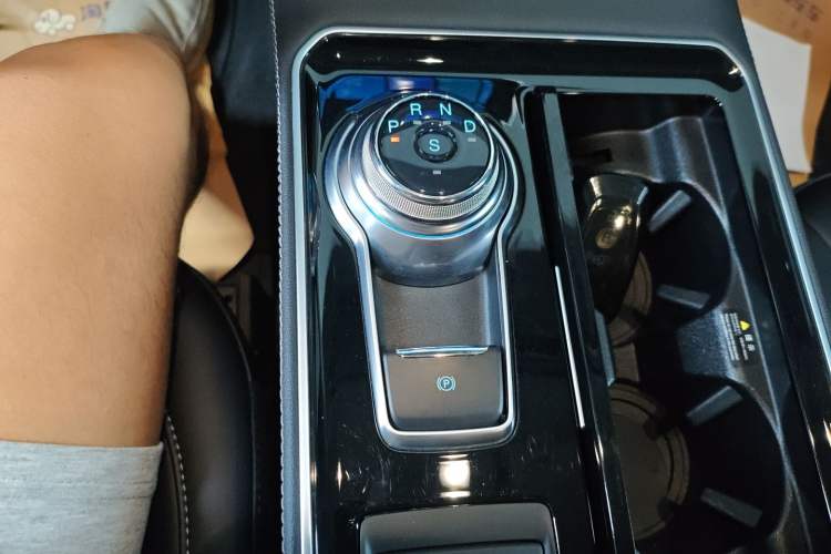 Used Ford Edge 2021 PLUS EcoBoost 245 Two-Wheel-Drive Platinum Edition 5 Seats
