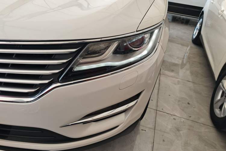 Used Lincoln MKC 2017 2.0T Two-Wheel Drive Deluxe Edition
