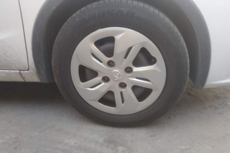 Used Baojun 310W 2017 1.5L Manual Comfort Version China V Right Front Wheel Hub