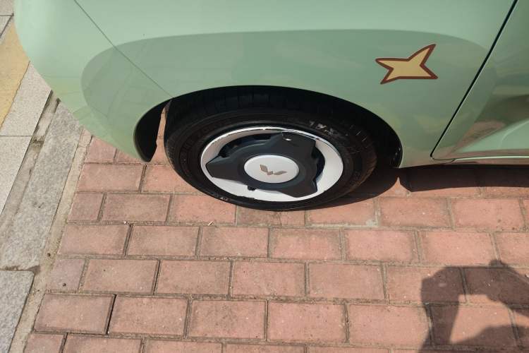 Used Wuling Hongguang MINIEV 2022 Macaron Premium Model – Lithium Iron Phosphate Left Front Wheel Hub