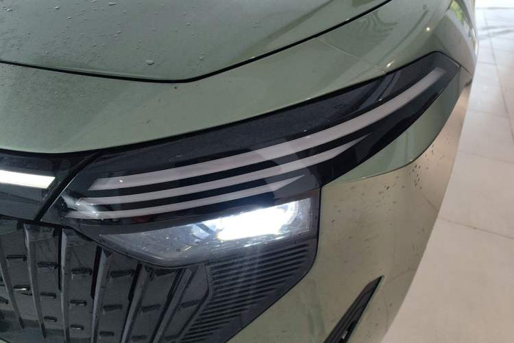 Used Venucia V DD-i 2023 110 km iE Version Left Front Headlight