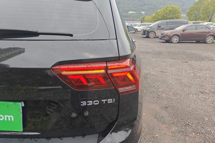 Used Volkswagen Tiguan L 2023 Restyled 330TSI Automatic Two-Wheel Drive R-Line Enhanced Comfort Version Right Rear Taillight