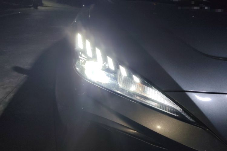 Used MG 4 EV 2023 415 km Range Sea-Faring Champion Edition Right Front Headlight