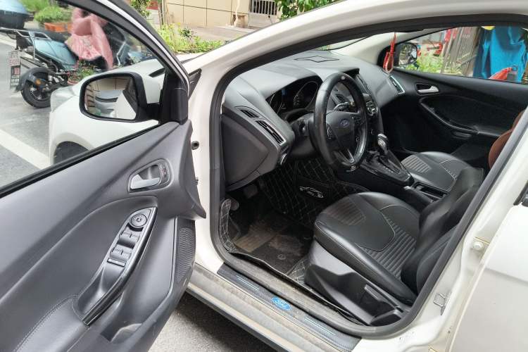 Used Ford Focus 2017 Hatchback 1.6L Automatic Fashion Edition Smart Drive Version