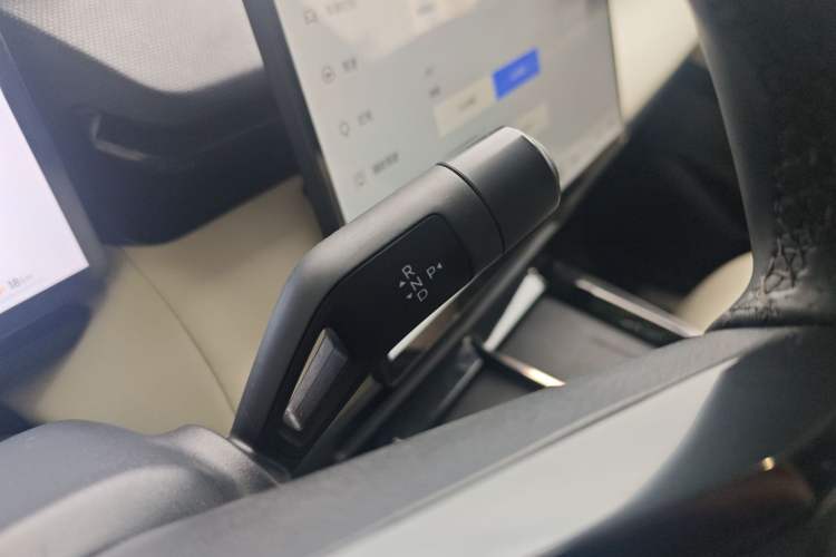 Used Lynk & Co 08 EM-P 2023 220km All-Wheel-Drive Performance Halo Gear Lever