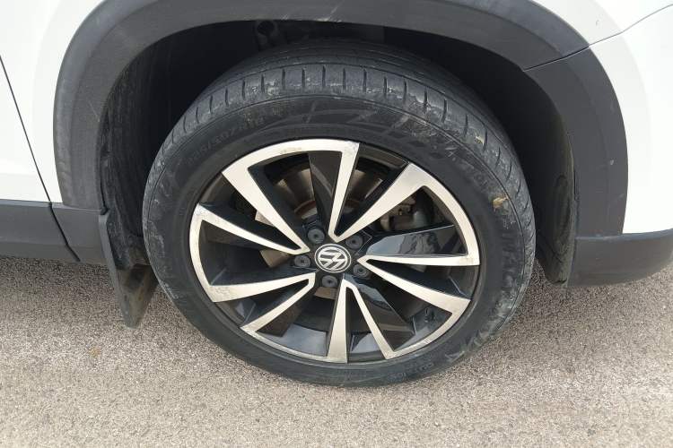 Used Volkswagen Tharu 2019 280TSI Two-Wheel Drive Luxury Version China VI Standard Right Front Wheel Hub
