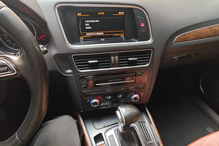 Used Audi Q5 2013 40 TFSI Comfort Edition Audio And AC Panel