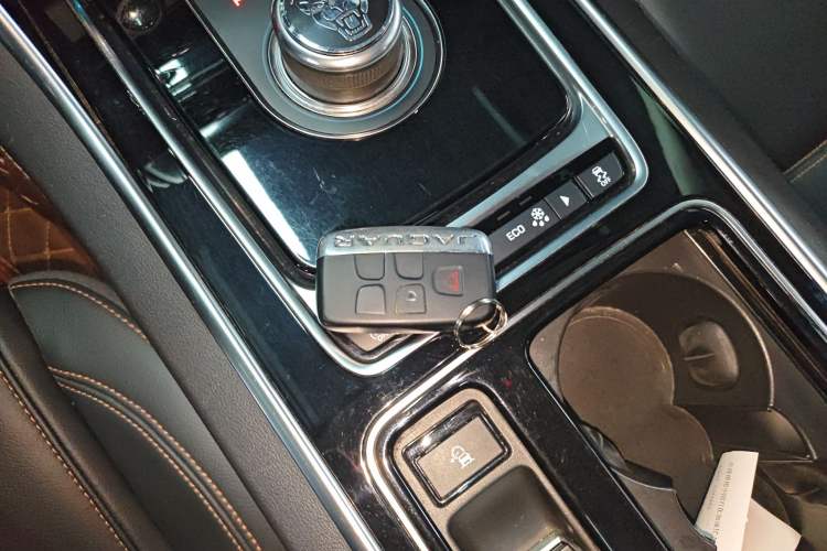 Used Jaguar XEL 2018 2.0T 250 PS Premium Edition