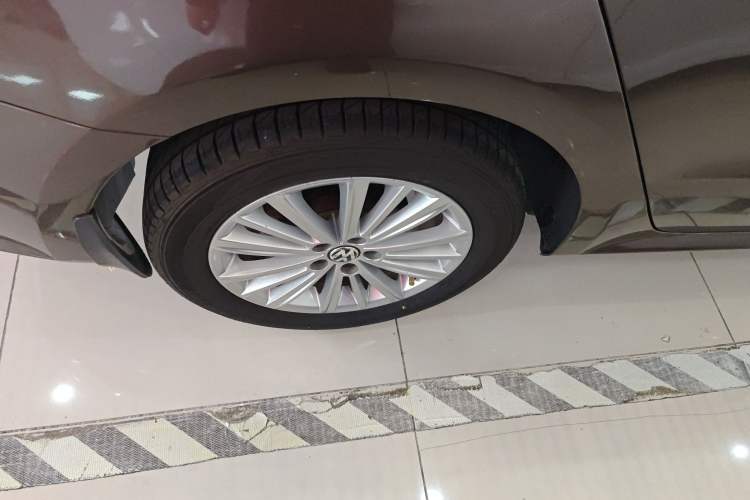 Used Volkswagen Gran Lavida 2013 1.6L Automatic Comfort Model
