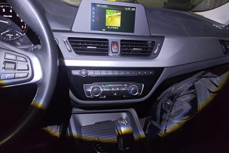 Used BMW 1 Series 2018 118i Fashion Model Audio And AC Panel