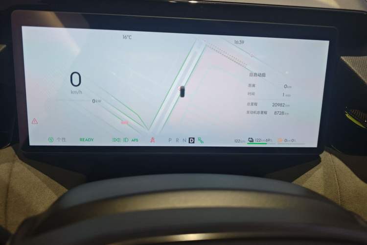 Used Lynk & Co 08 EM-P 2025 220 km All-Wheel-Drive Performance Halo
