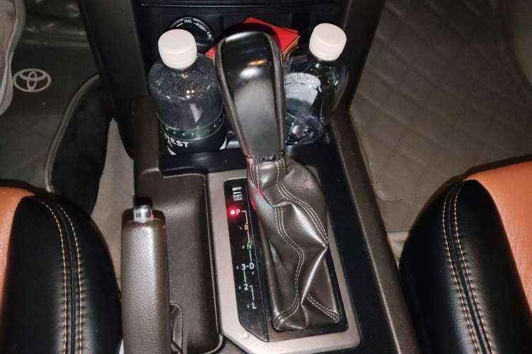 Used Toyota Prado 2010 2.7L Automatic Standard Edition Gear Lever