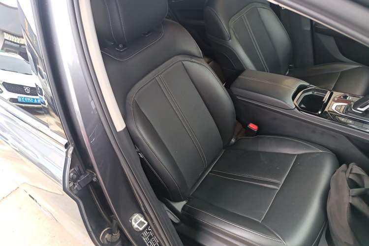 Used Wuling Victory 2020 1.5T CVT Flagship Edition Right Front Seat