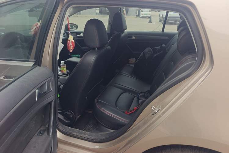 Used Volkswagen Golf 2016 1.6L Automatic Fashion Model