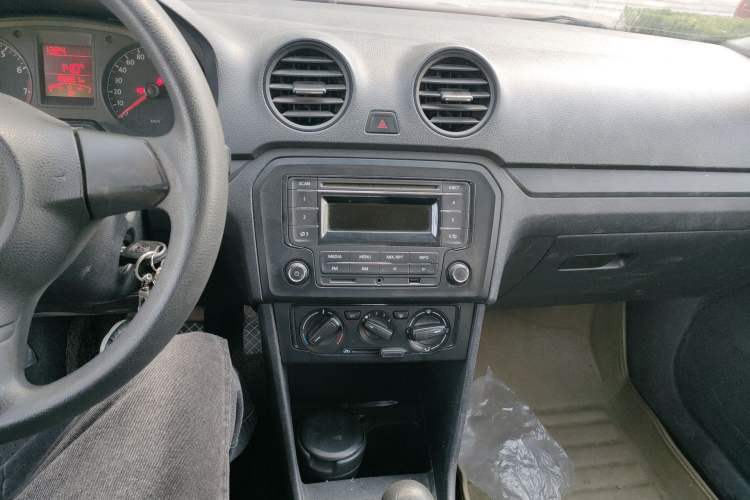 Used Volkswagen Jetta 2013 1.4L Manual Fashion Model