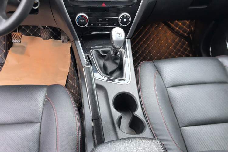 Used Leopaard CS10 2015 2.0T Manual Fashion Edition Gear Lever