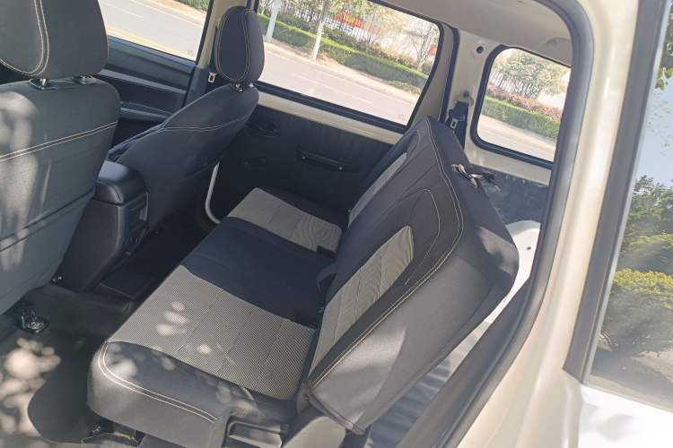 Used Wuling Hongguang 2021 1.5L Revised S Base Version with Electric Power Steering LAR
