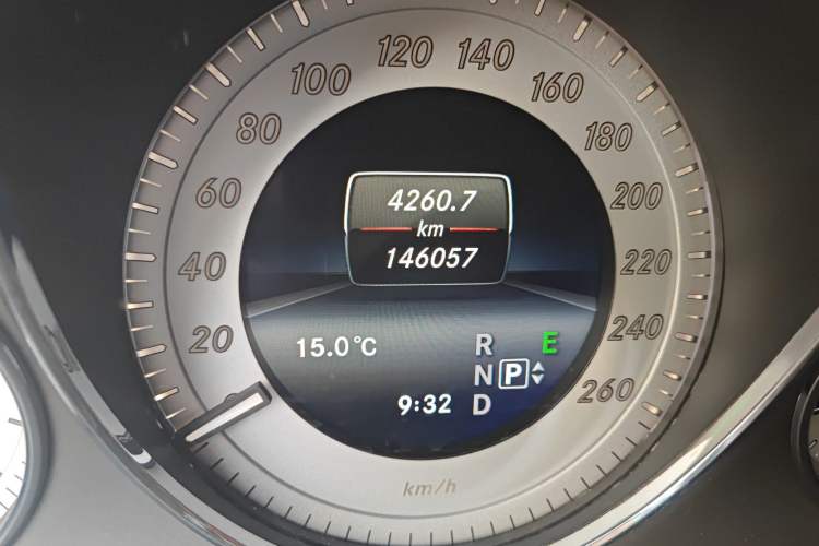 Used Mercedes-Benz GLK-Class 2013 GLK 300 4MATIC Dynamic Sunroof Model