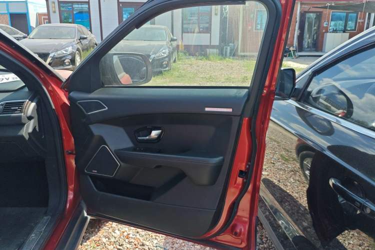 Used Land X7 2015 2.0T Panoramic Prestige Edition
