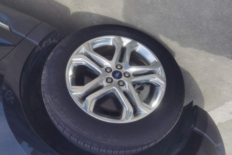 Used Ford Edge 2016 EcoBoost 245 Two-Wheel-Drive Titanium 7-Seater
