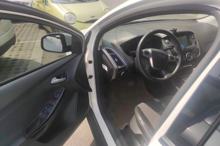 Used Ford Focus 2012 Sedan 1.6L Automatic Fashion Edition
