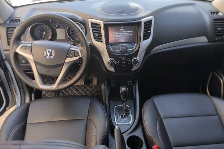 Used CHANGAN CS35 2016 1.6L Automatic Luxury Model China V Standard Center Console