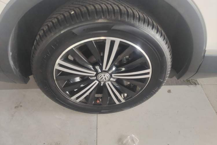 Used Volkswagen Tiguan L 2019 330TSI Automatic Two-Wheel Drive Panoramic Comfort Edition China VI Standard Right Rear Wheel Hub