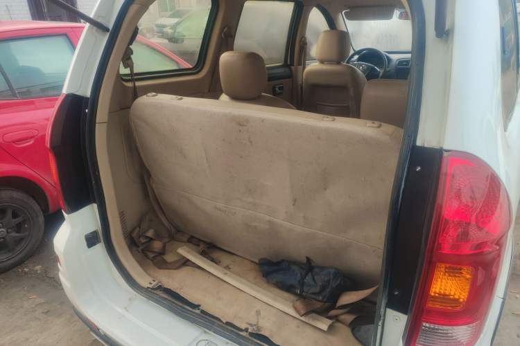 Used Dongfeng Fengon 330 2016 1.5L Manual Enjoyment Model DK15 Trunk